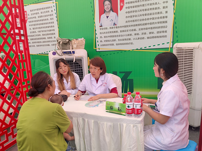 义诊现场。徐舒婕摄
